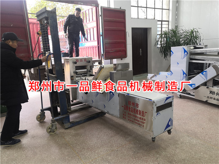 江蘇常州的客戶(hù)訂購(gòu)的全套3型燴面機(jī)發(fā)貨了(圖2) 江蘇常州的客戶(hù)訂購(gòu)的全套3型燴面機(jī)發(fā)貨了(圖2)