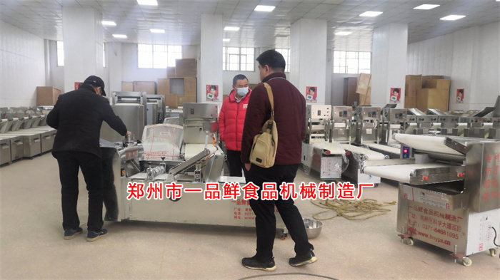 洛陽客戶訂購面館燴面機(jī)(圖4) 洛陽客戶訂購面館燴面機(jī)(圖4)