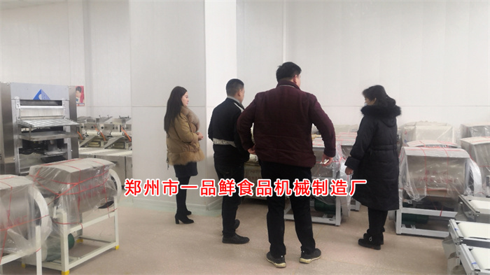 洛陽客戶訂購面館燴面機(jī)(圖1) 洛陽客戶訂購面館燴面機(jī)(圖1)