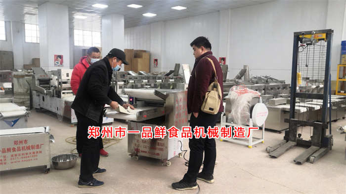 洛陽客戶訂購面館燴面機(jī)(圖2) 洛陽客戶訂購面館燴面機(jī)(圖2)