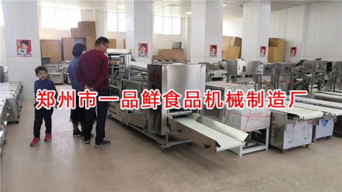 登封客戶(hù)考察5型燴面機(jī)(圖2) 登封客戶(hù)考察5型燴面機(jī)(圖2)