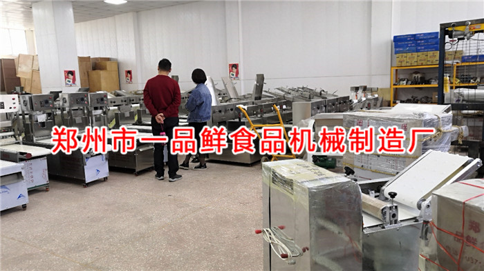 登封客戶(hù)考察5型燴面機(jī)(圖1) 登封客戶(hù)考察5型燴面機(jī)(圖1)