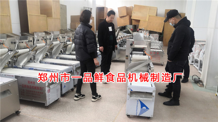 客戶訂購全套面館燴面機設(shè)備(圖1) 客戶訂購全套面館燴面機設(shè)備(圖1)