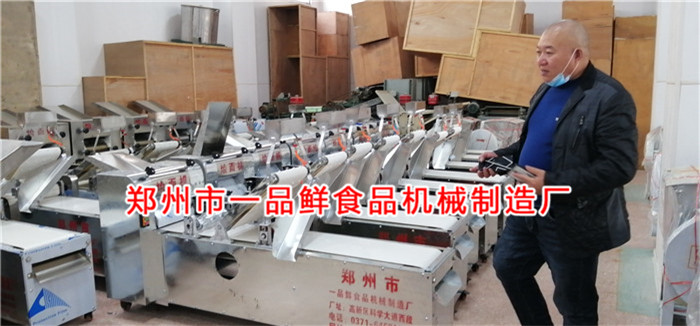 周口客戶訂購3型全套燴面機(jī)設(shè)備(圖2) 周口客戶訂購3型全套燴面機(jī)設(shè)備(圖2)