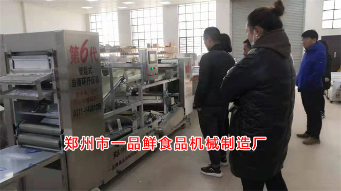 許昌老客戶考察350自動疊片燴面機(jī)(圖5) 許昌老客戶考察350自動疊片燴面機(jī)(圖5)