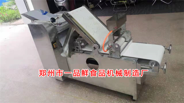 駐馬店開(kāi)燴面館的客戶定制飯店?duì)Z面機(jī)(圖1) 微信圖片_20220823101424.jpg