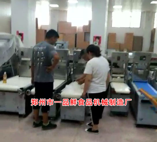 燴面機調試中 燴面機調試中