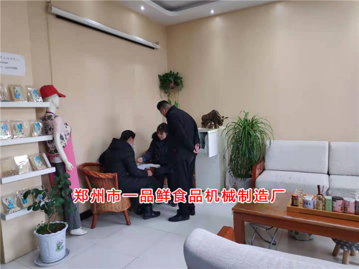 甘肅慶陽(yáng)客戶簽訂購(gòu)機(jī)協(xié)議 甘肅慶陽(yáng)客戶簽訂購(gòu)機(jī)協(xié)議