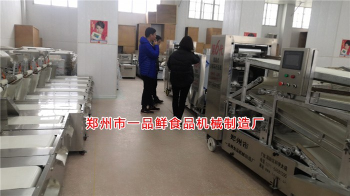 客戶考察大型揉壓機(jī) 客戶考察大型揉壓機(jī)