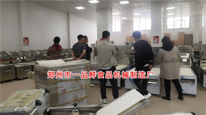 面館老板考察自用兼批發(fā)燴面機 面館老板考察自用兼批發(fā)燴面機