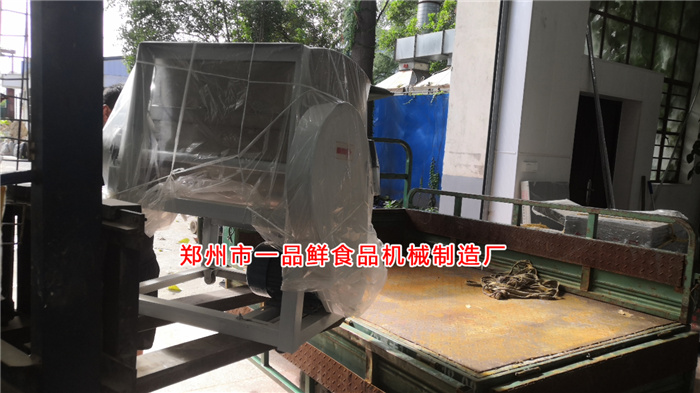 燴面和面機(jī)裝車 燴面和面機(jī)裝車