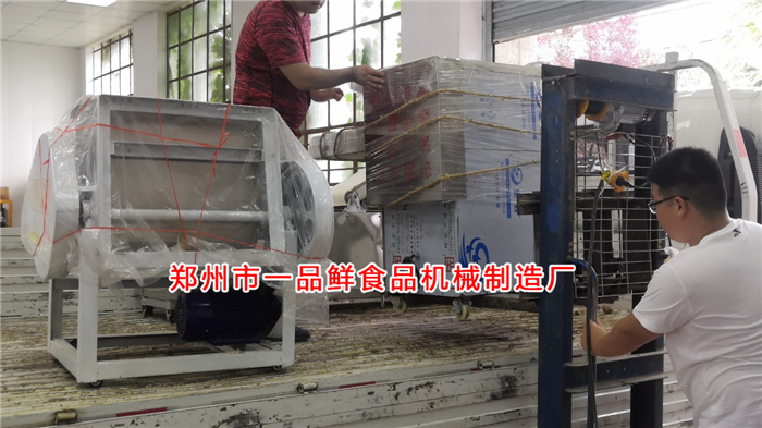 揉壓機(jī)裝車中 揉壓機(jī)裝車中