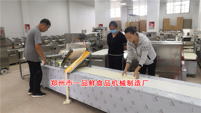 客戶觀看多功能成型機調(diào)試 客戶觀看多功能成型機調(diào)試