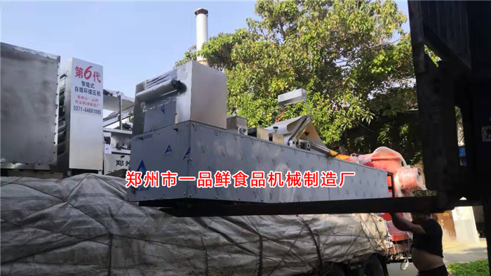 多功能成型機(jī)裝車 多功能成型機(jī)裝車